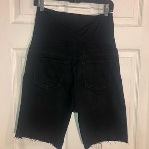 NWOT isabel( isabel and Ingrid , size 10 maternity Bermuda denim short frayed